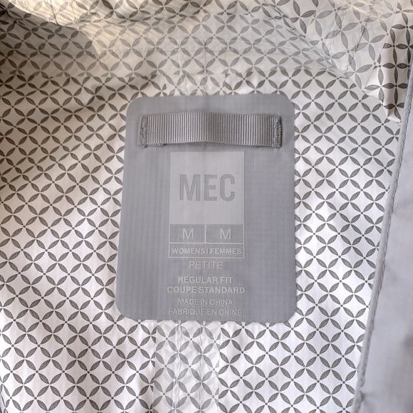 MEC rain jacket - Picture 5 of 7